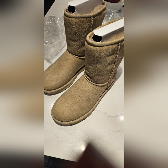 💫New UGG Classic Short II Boots size 8. color sand - Picture 6 of 8